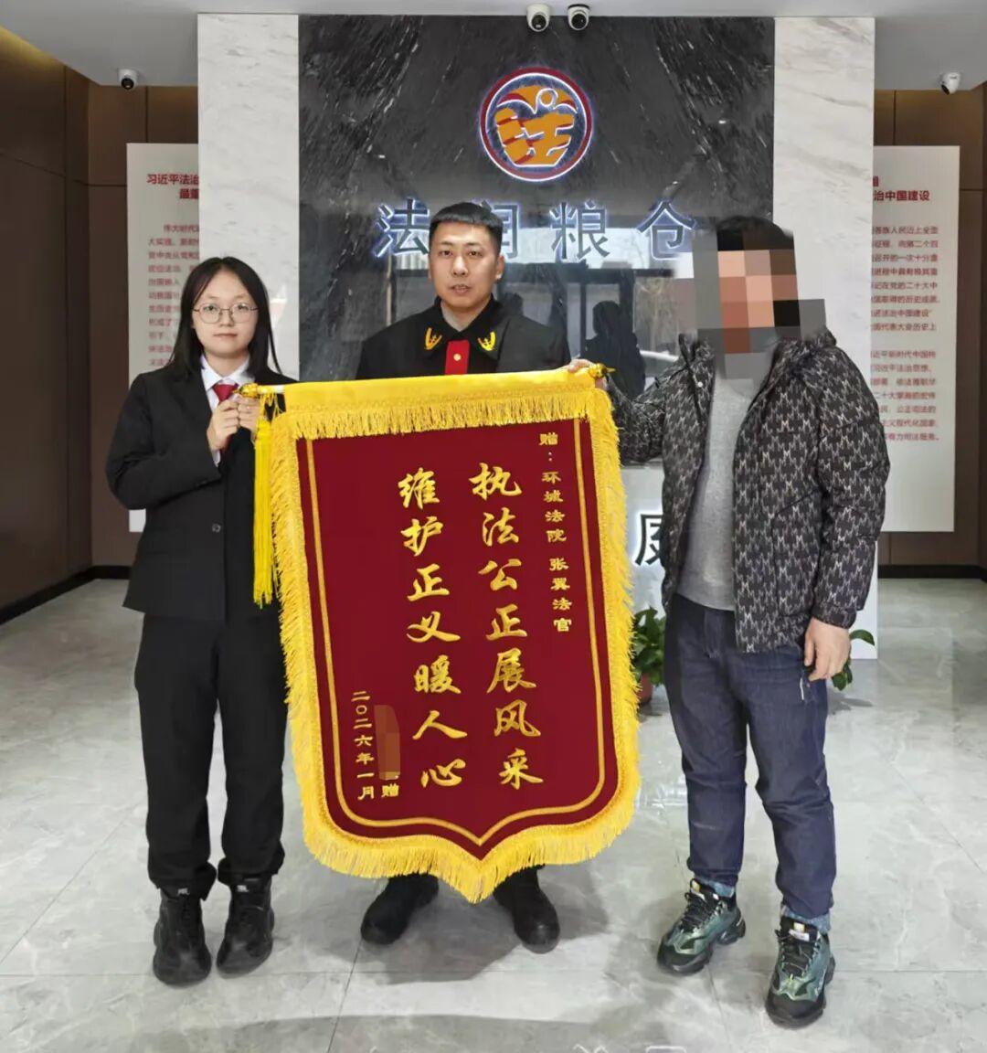 近日，吉林省榆树市人民法院公布了一起男性遭受家暴的离婚纠纷案。身高一米八的齐先生