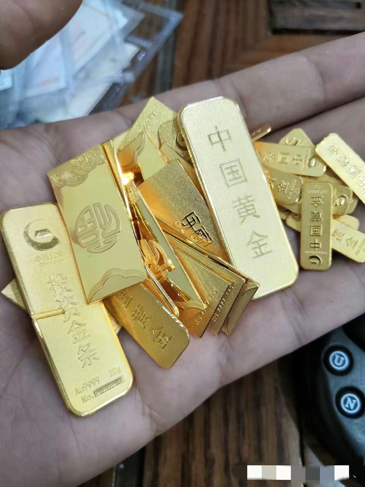 昨天终于下手了！990元一克卖掉200克金条，19万8到账的瞬间，心里的石头总算