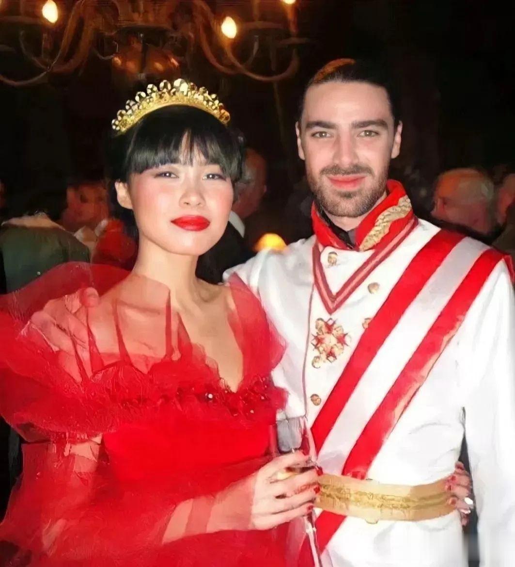 嫁比利时王子的中国女孩，穿白衬衫牛仔裤回娘家，依然有贵族气质
李然是一位有能力、