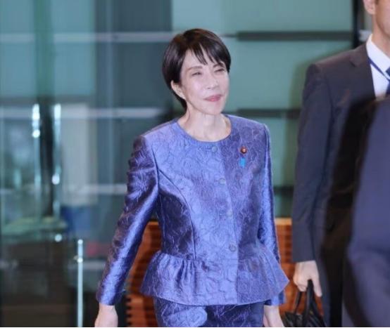 没人理，日本喊话中国
当地时间12月25日，日本首相高市早苗在东京发表演讲。
她