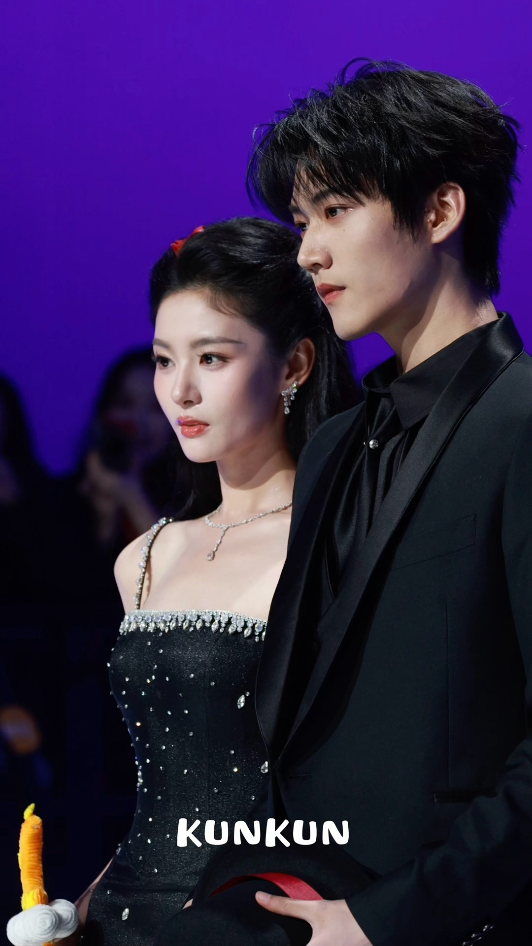 周柯宇和赵晴状态也好好 尖叫之夜红毯