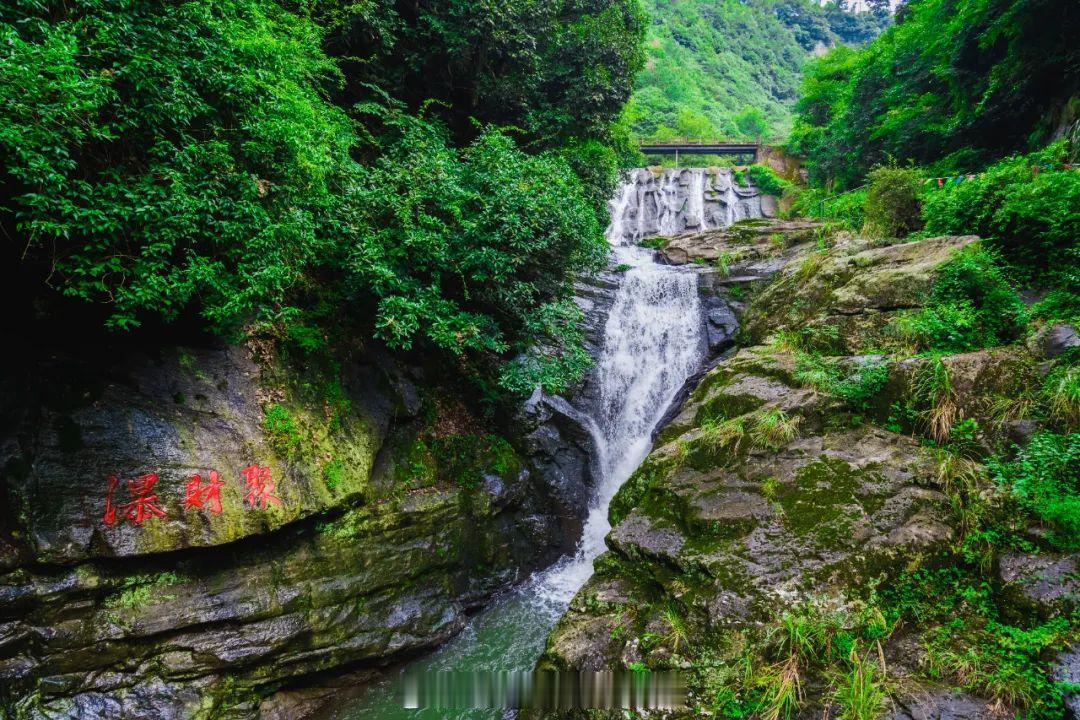 浙江藏在深山里的小众瀑布大公开，被严重低估的避暑秘境，巨凉快！五泄风景区、藏龙百