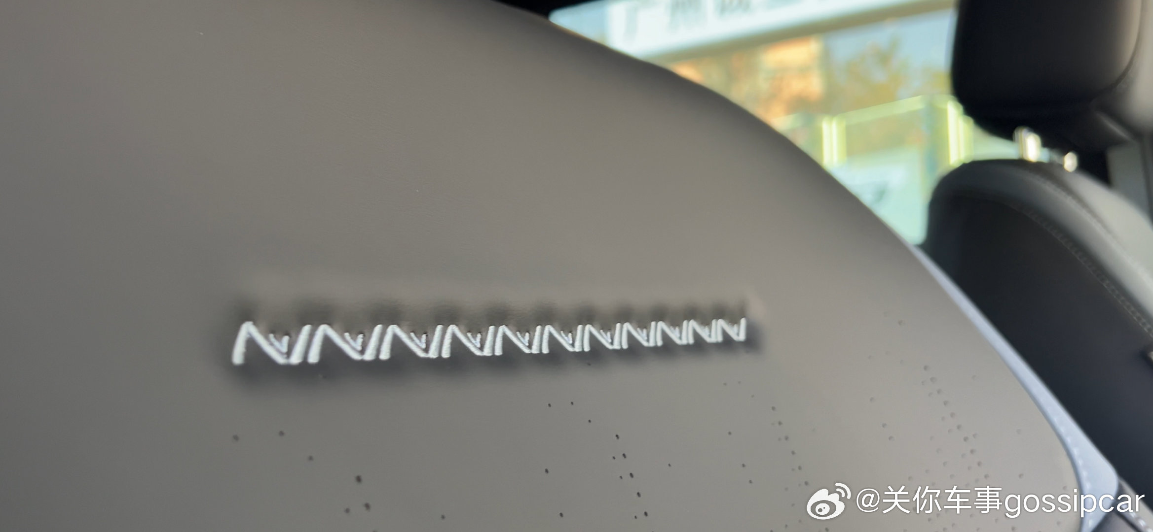 今天近距离看了下广丰铂智3X星云限量版，外观色彩很高级，另外用了19寸轮毂，比例