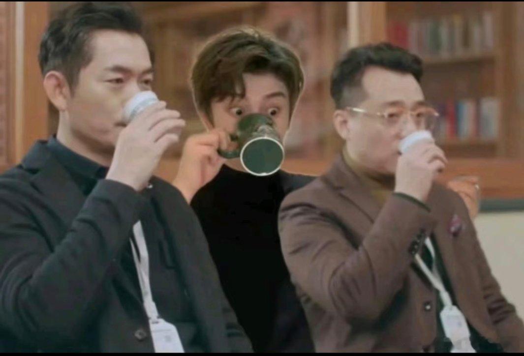 昼川老师你怎么混进去了？？哈哈哈看到一张图，丁禹兮在几年后也是混进来苗副主编的喝