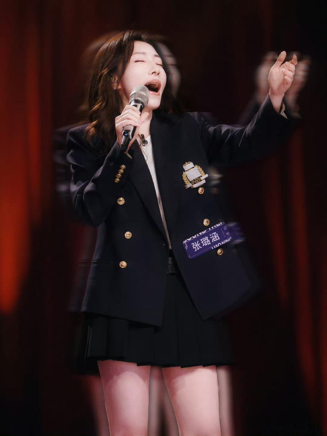 声鸣远扬首个晋级选手 这表现绝了！吃透歌曲内涵，演唱时眼神表情超贴，声情合一超戳