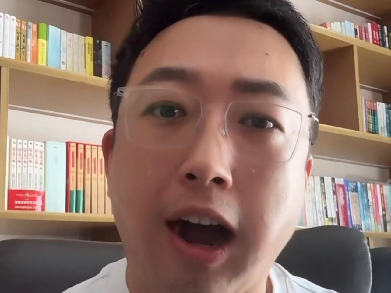 于正回应赵晴许凯被拍原因有点可爱是怎么回事，于正在许荔莎爆料与许凯恋情后，先是回