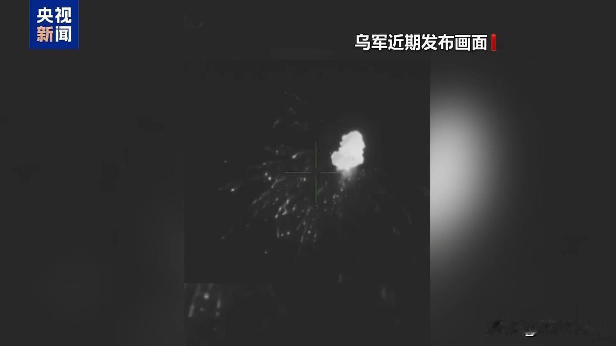 7月3日，俄罗斯总统普京身着迷彩作训服，出现在特别军事行动区域一线的一处辅助指挥
