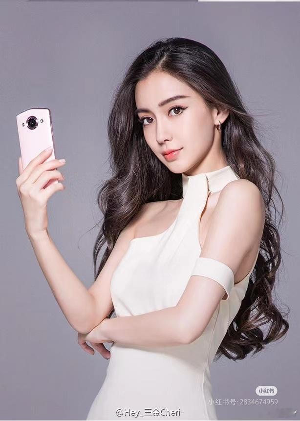 angelababy  [兔子] 杨颖  远处的云雾轻拂过黛山，橘黄色日落点缀其