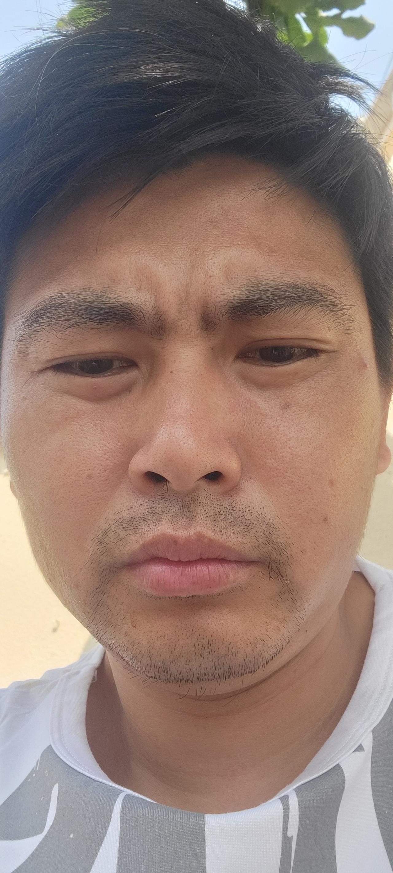 家人们跟大家说声抱歉～今天提车遇上好多意外😭
 
昨天电车没充好电，上午特意充