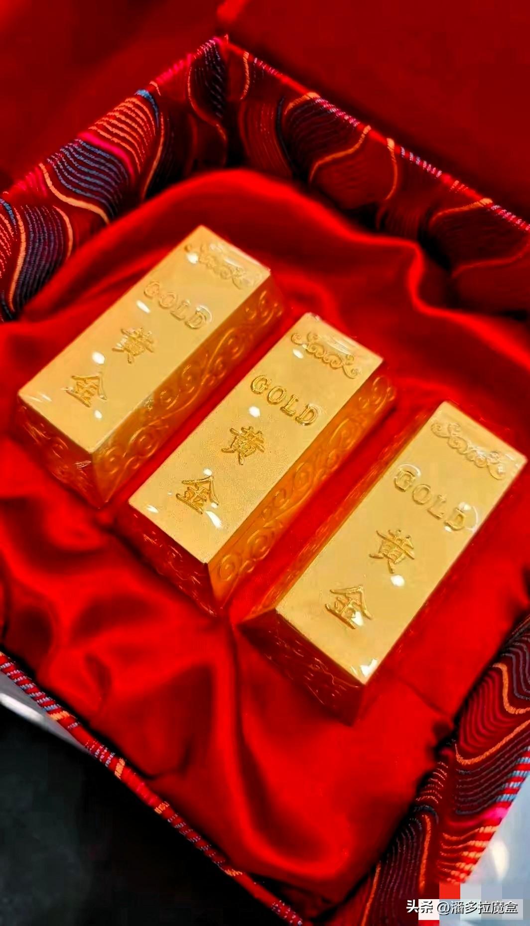 半夜这波行情真是把人看懵了，金价一点招呼没打直接一头扎下来，一口气就砸到了111