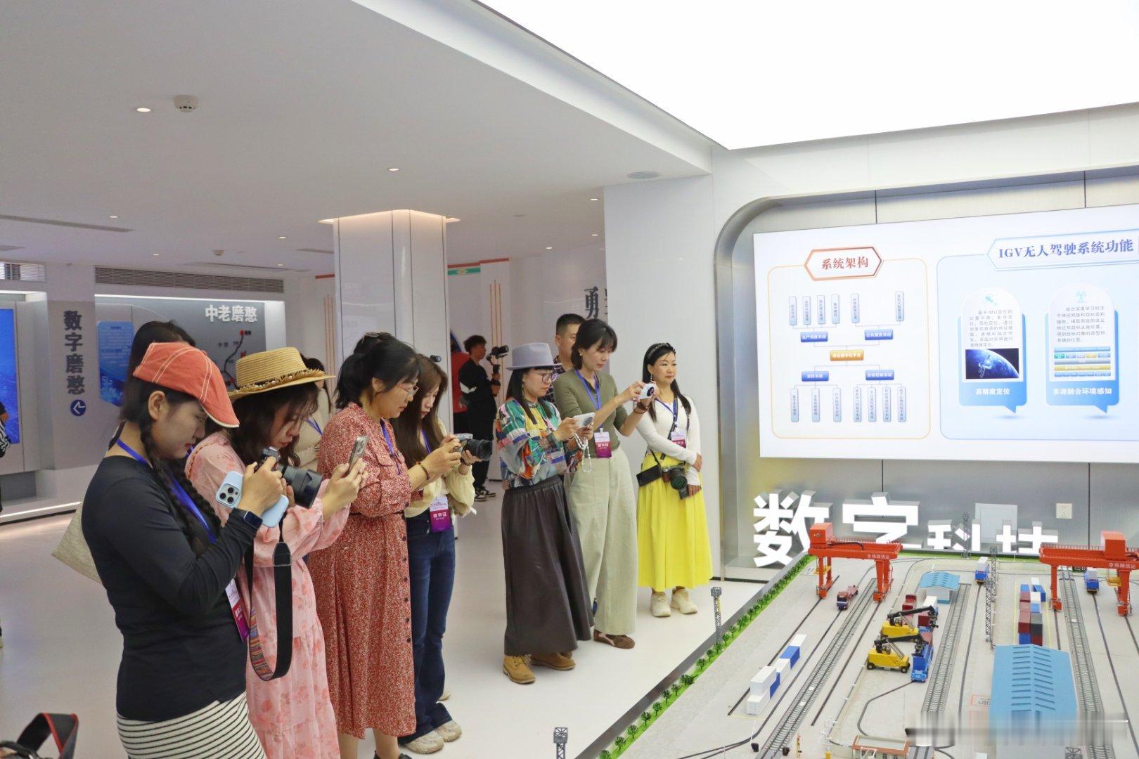 中老铁路上的经济密码智慧口岸的“秒级通关”成为贸易加速器，无纸化、智能化系统大幅