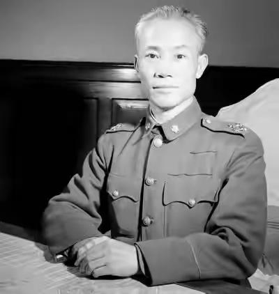 1977年胡琏猝死台北：临死前一周，指着图对孙子说：我们回不去了

台北的夏天黏