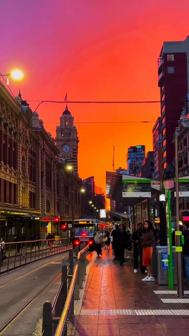 出国的真正意义？
都说出国是为了赚钱，后来才懂其实是为了找回自己。在异国他乡第一