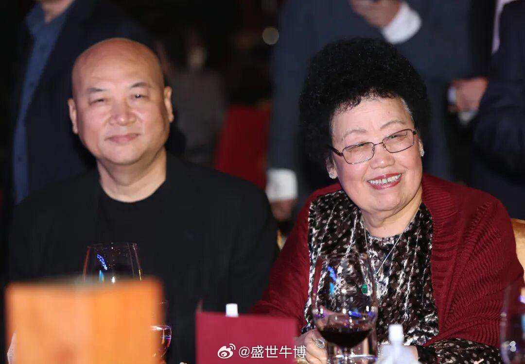 陈丽华身家470亿元470亿元，是对陈丽华商业成就的最好注解。从早年辍学修理家具