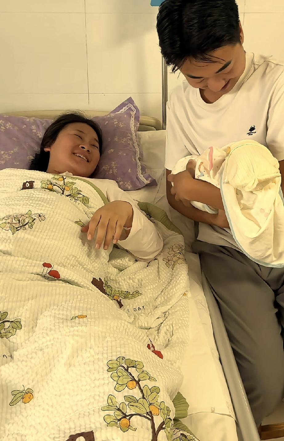 雨露生个女娃！灵洋贴身陪伴，雨露婆婆说回家准备准备喜面条，却一去不返！网友都说雨