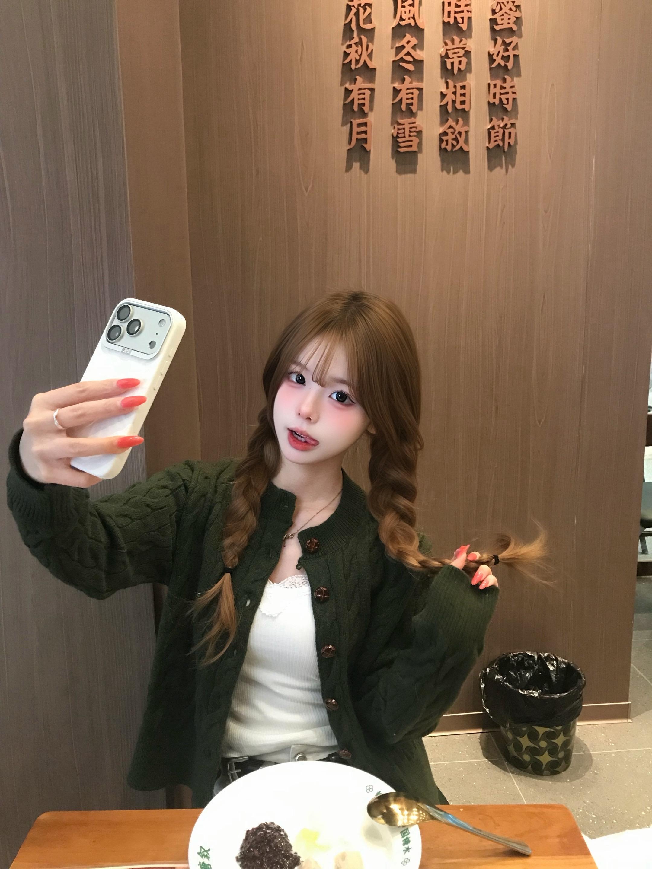 比我可爱的没我坏 比我坏的不存在。