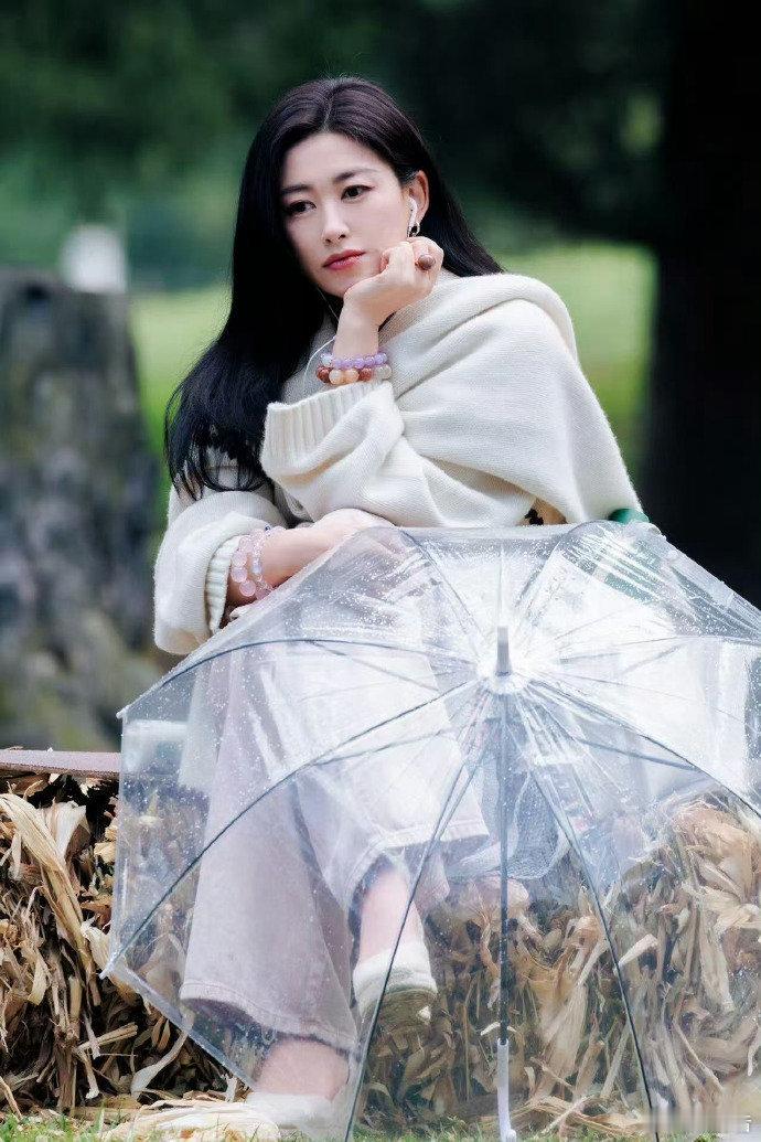 朱珠微指超两亿恭喜朱珠喜提亮眼成绩！角色百变、演技在线，用实力收获大众喜爱，每一