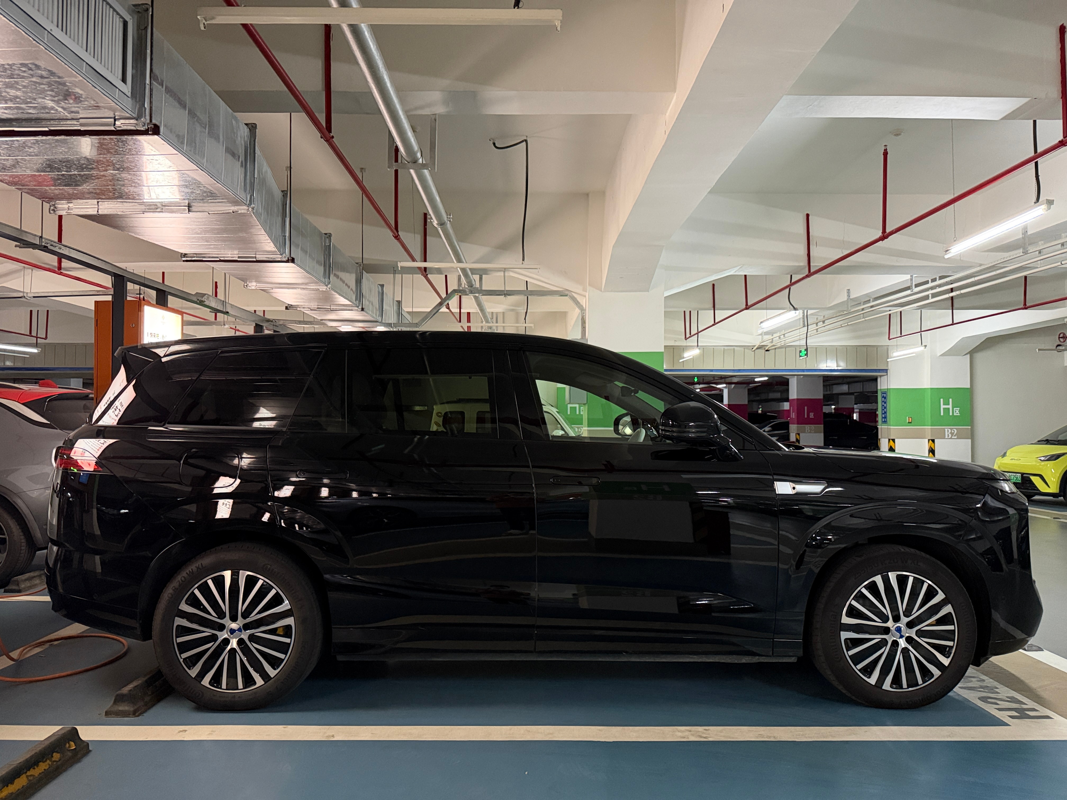 黑色N8L真的很简洁大方啊，关键这么大的车特别灵活，跑起来又不会软懒懒大v聊车比