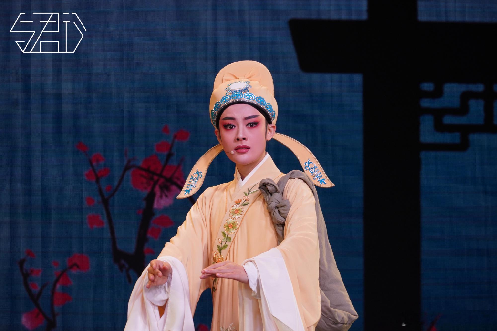 陈丽君陈丽君何文秀 陈丽君首部传承大戏《何文秀》角色图，好俊秀的君君
