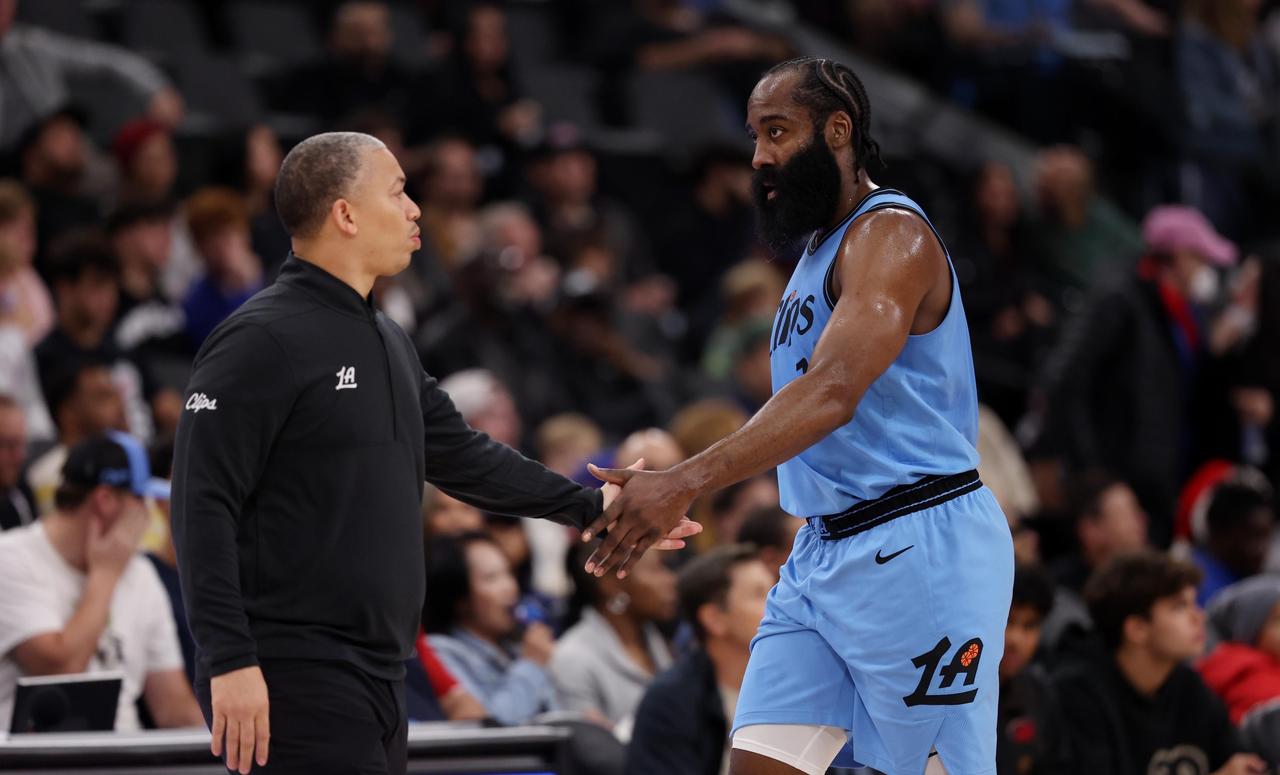 快船客场惨败魔术，胜率不足三成，谁来背锅？

泰伦卢：MMP，又不是我打球。不要