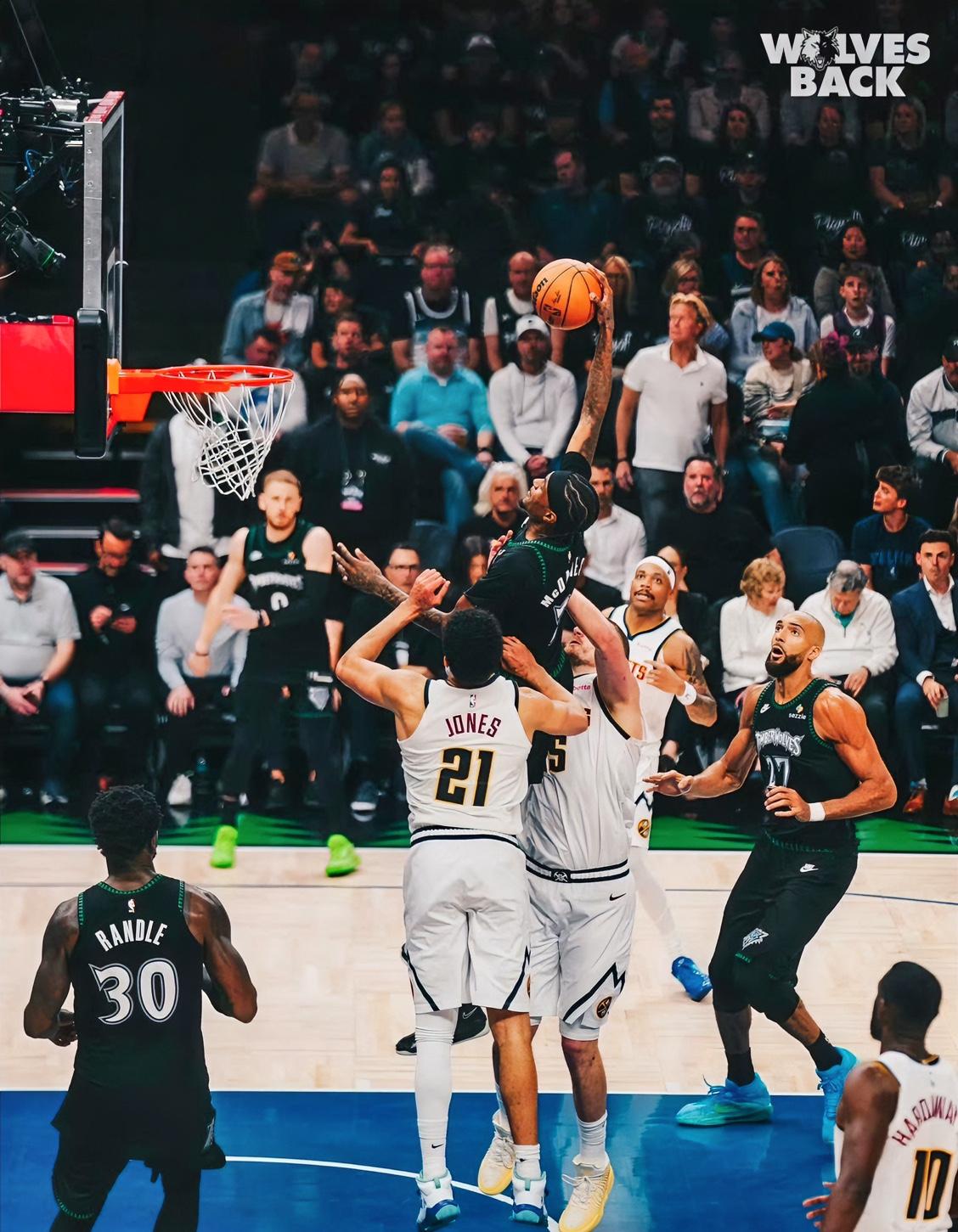 40罚输17分掘金危矣，不妨参考老对手湖人的破局之道！
今日掘金来到森林狼主场，