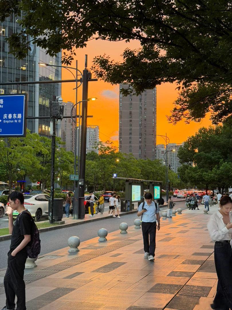 杭州出差 还是那个李浙滔 回来了[嘻嘻]  ​​​