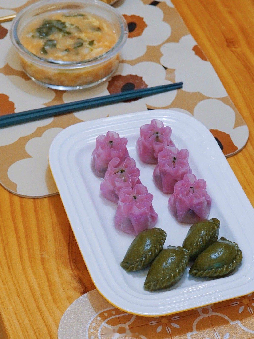 #营养师妈妈的快手早餐# 早餐春意盎然，用小美做了珍珠喝疙瘩汤，船歌的粉色荠菜双