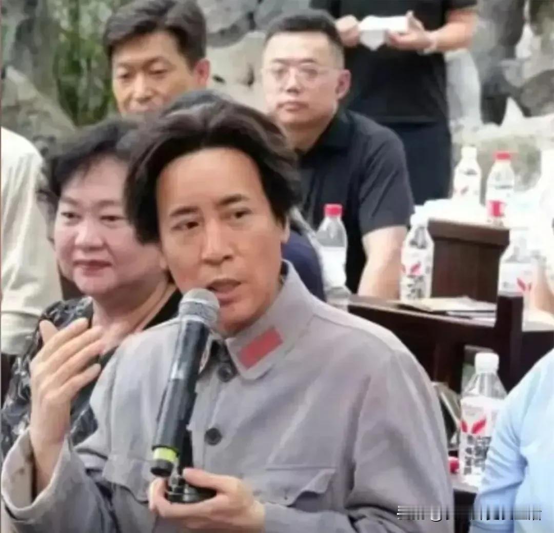 于和伟扮演领袖，曹磊扮演总理，王劲松扮演蒋介石。
这样的阵容你期待吗？

革命历