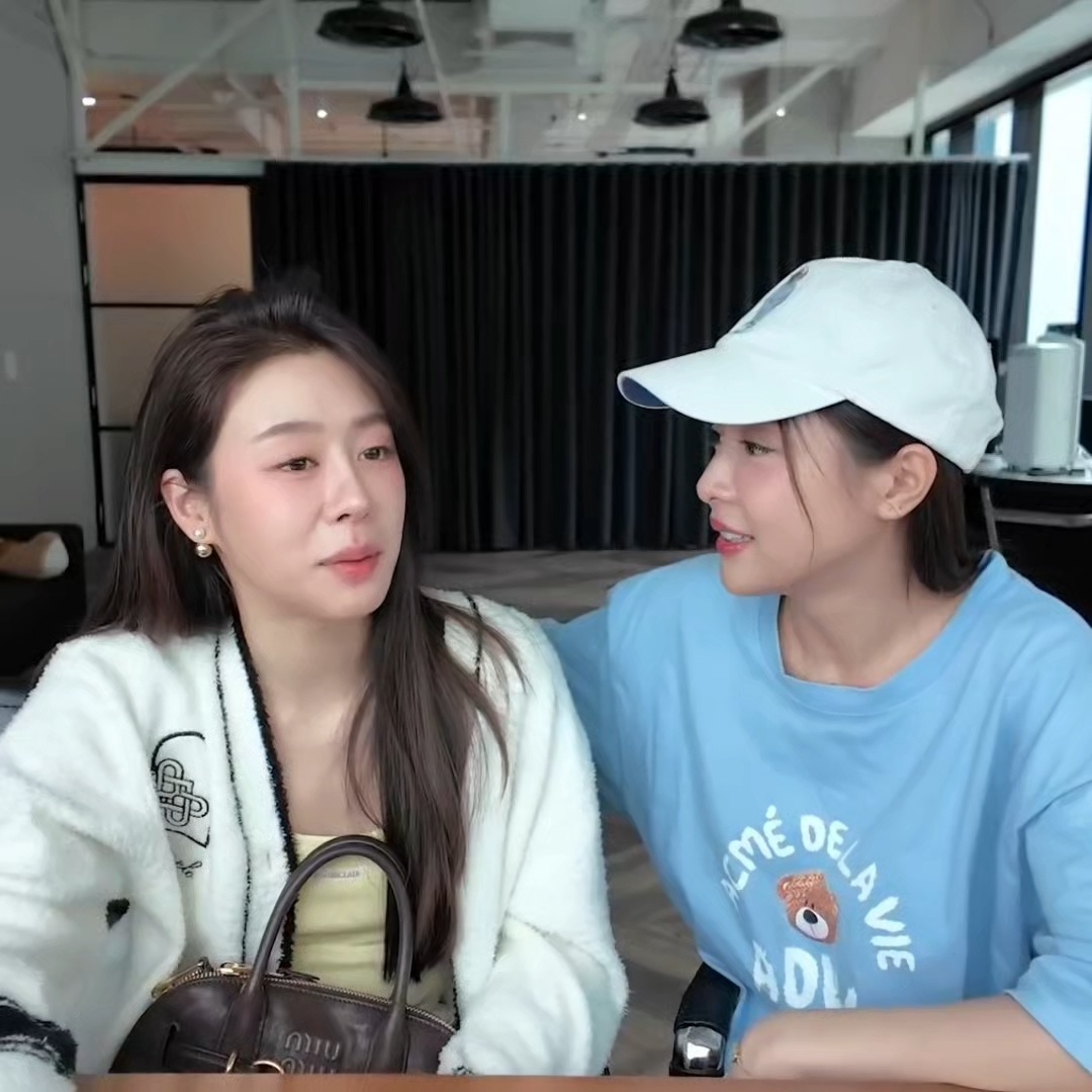 说就说 把人圈怀里还咽口水什么意思 