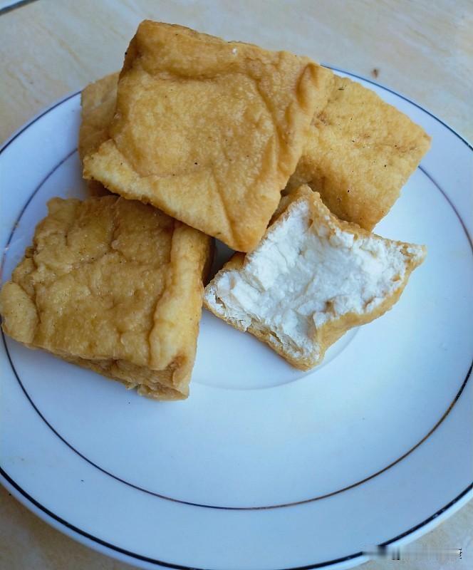 奉劝大家，平时千万要舍得吃这10种食物：

豆腐：外酥里嫩，补植物蛋白；
毛芋头