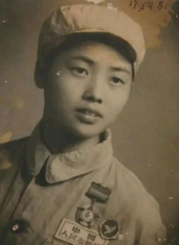 抗美援朝中，16 岁的女护士，双眼被美军炮弹炸瞎，当场昏死，醒来后，她听到美军叽