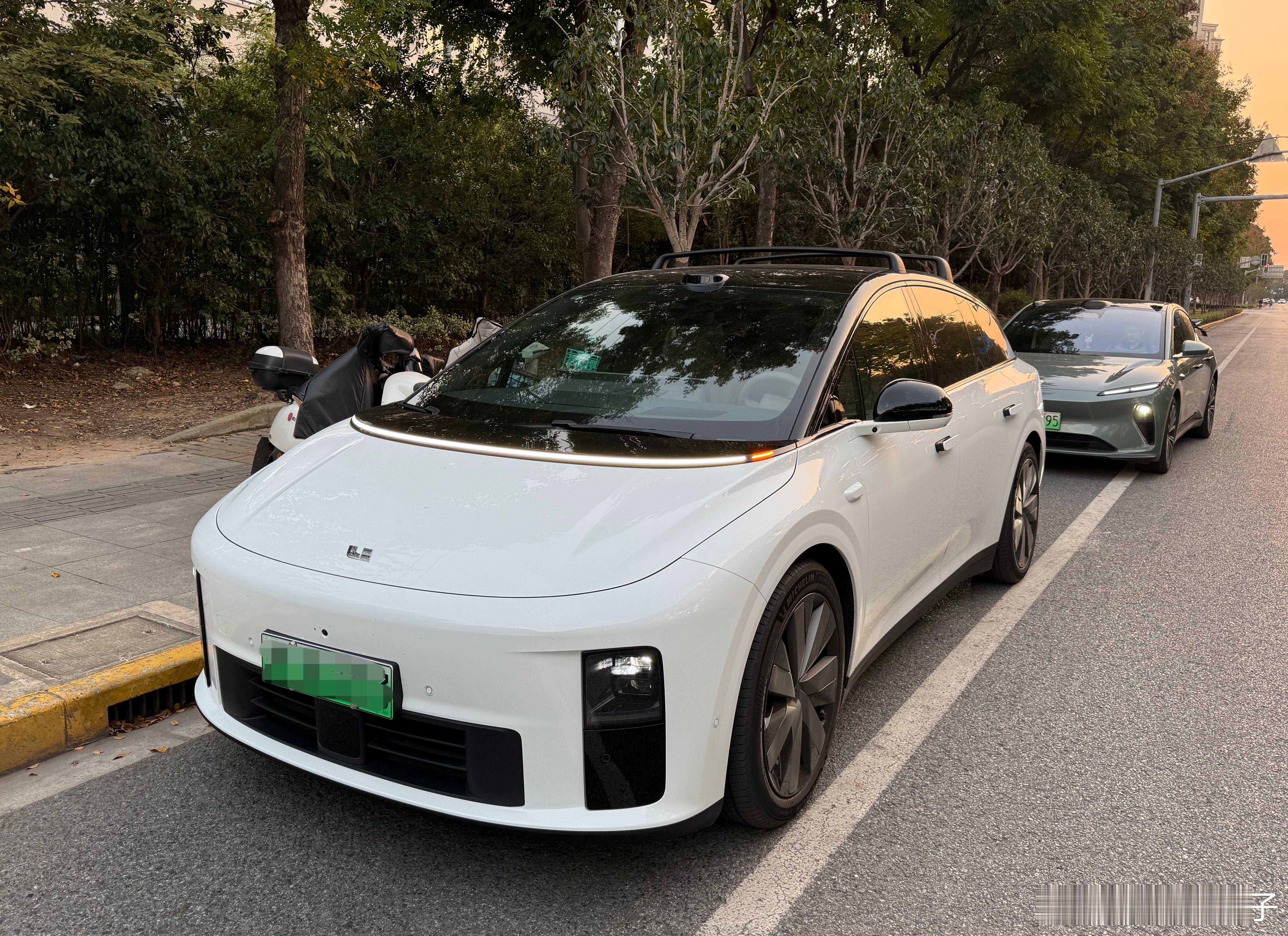 底盘工程师走心评测——理想i6 两驱标准版今天开到一辆两驱的理想i6，选装空簧、