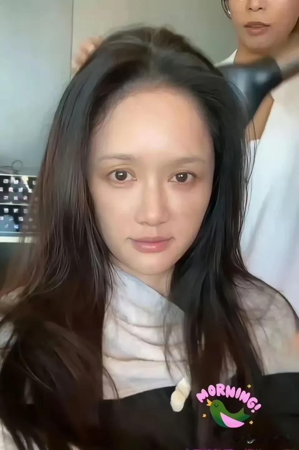 女生们看看，平时画眉毛的重要性！
陈乔恩画眉之前和之后的对比，视觉上年轻了起码1