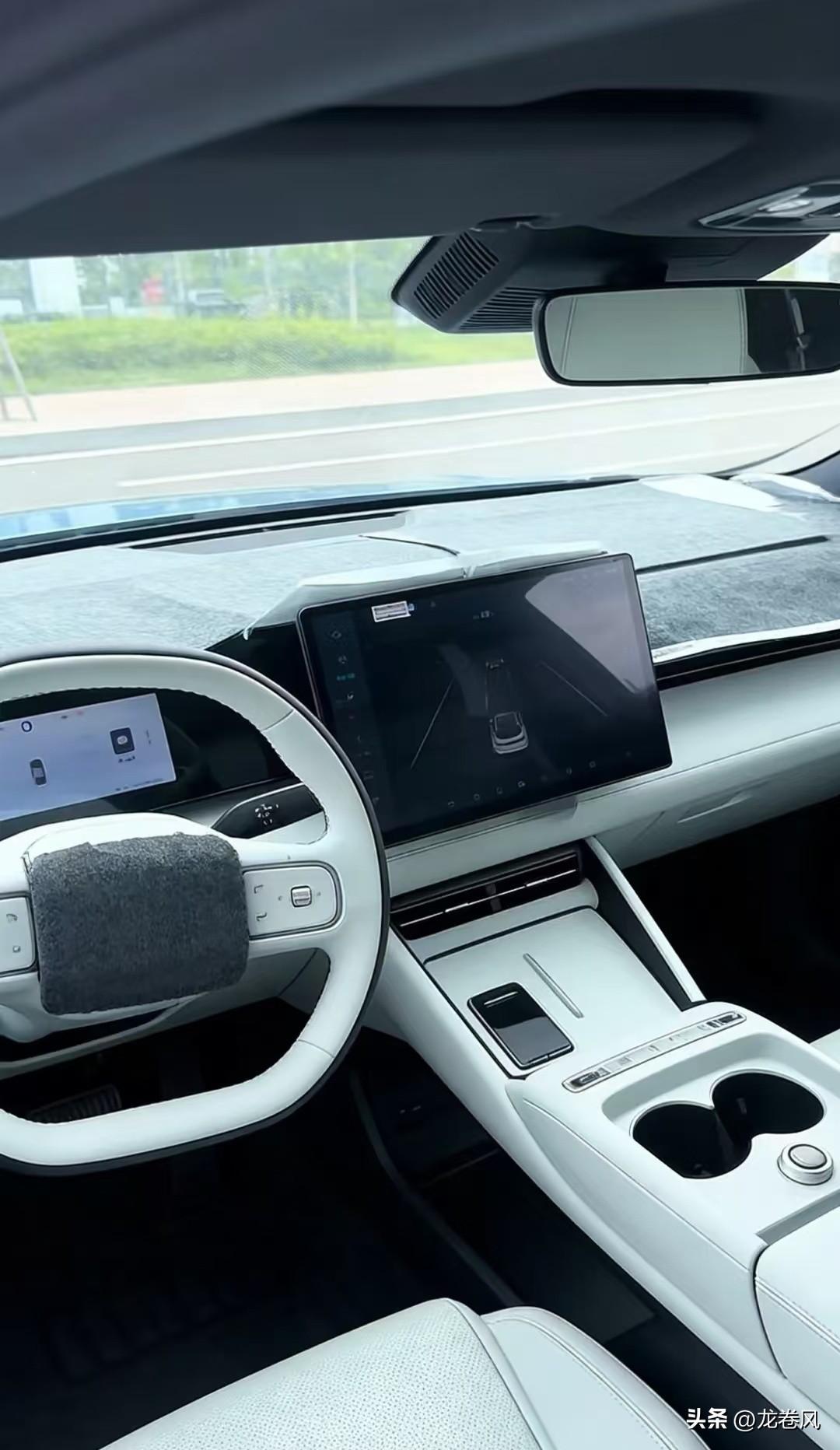 秦MAX内饰曝光?
好看的没话说，几乎没槽点了。
预计又是个小爆款。
传闻换代元