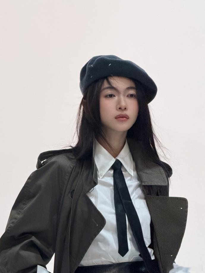 吴谨言回北京当现代人吴谨言现代人时刻吴谨言回北京当现代人，感觉现代人的时刻真好呀