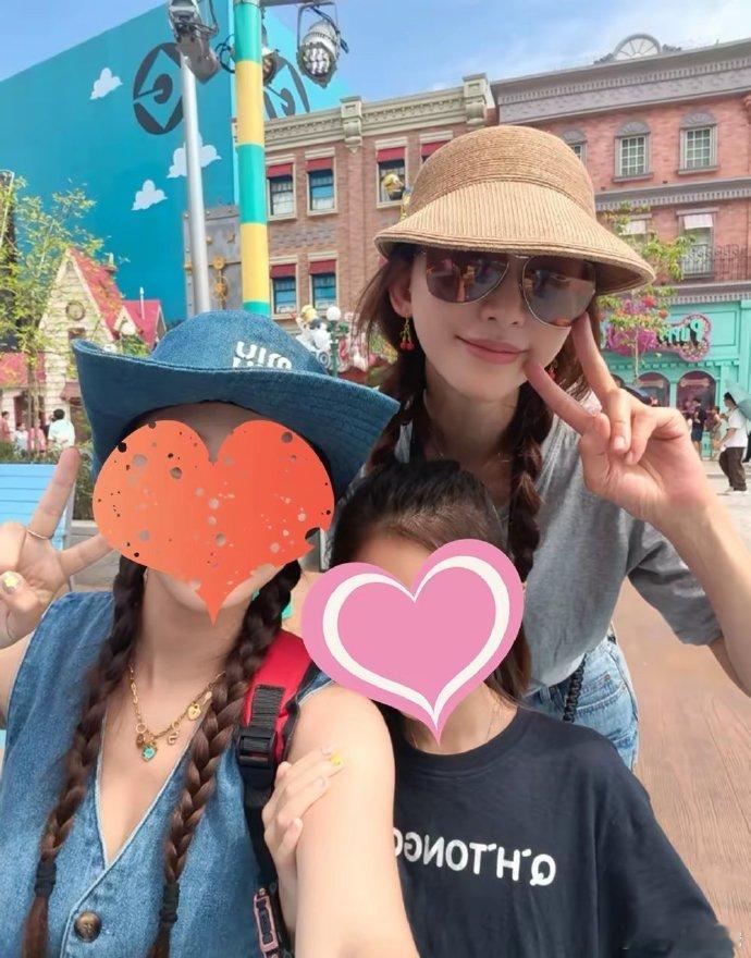 林志玲带娃被拍，热得汗流浃背，背影却超少女。反观老公，打扮邋里邋遢，这反差萌也是