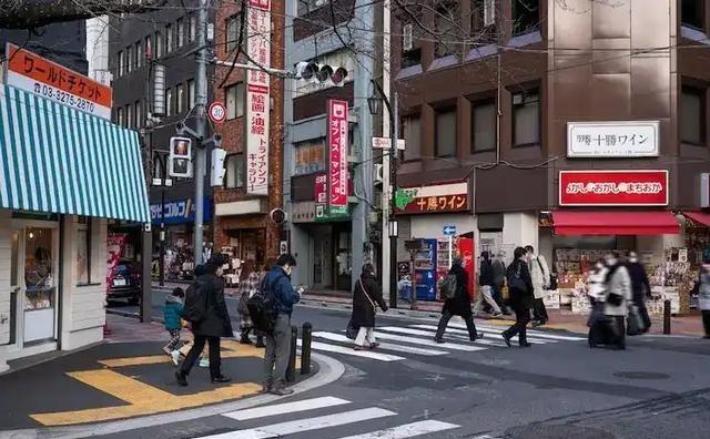 有位居住日本多年的华裔曾直言：“说白了，倘若中日果真发生冲突，中国不见得是日本的