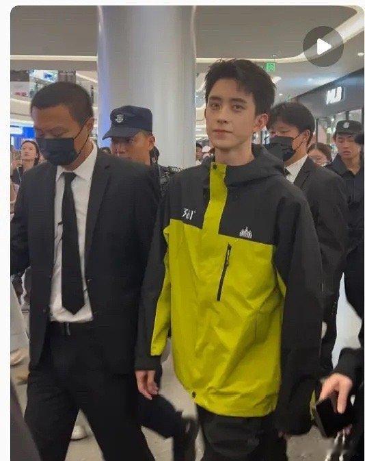 敖瑞鹏这线下的状态好像还可以啊[闭嘴] ​​​