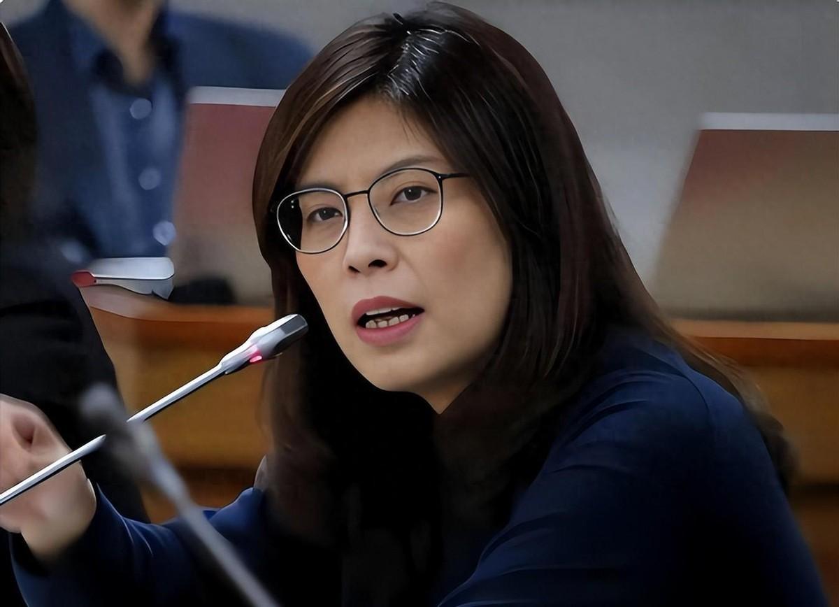 特朗普正倒计时访华，日本高市早苗却想抢前先赴美。两人虽高调喊话，又是谈军售又是搞