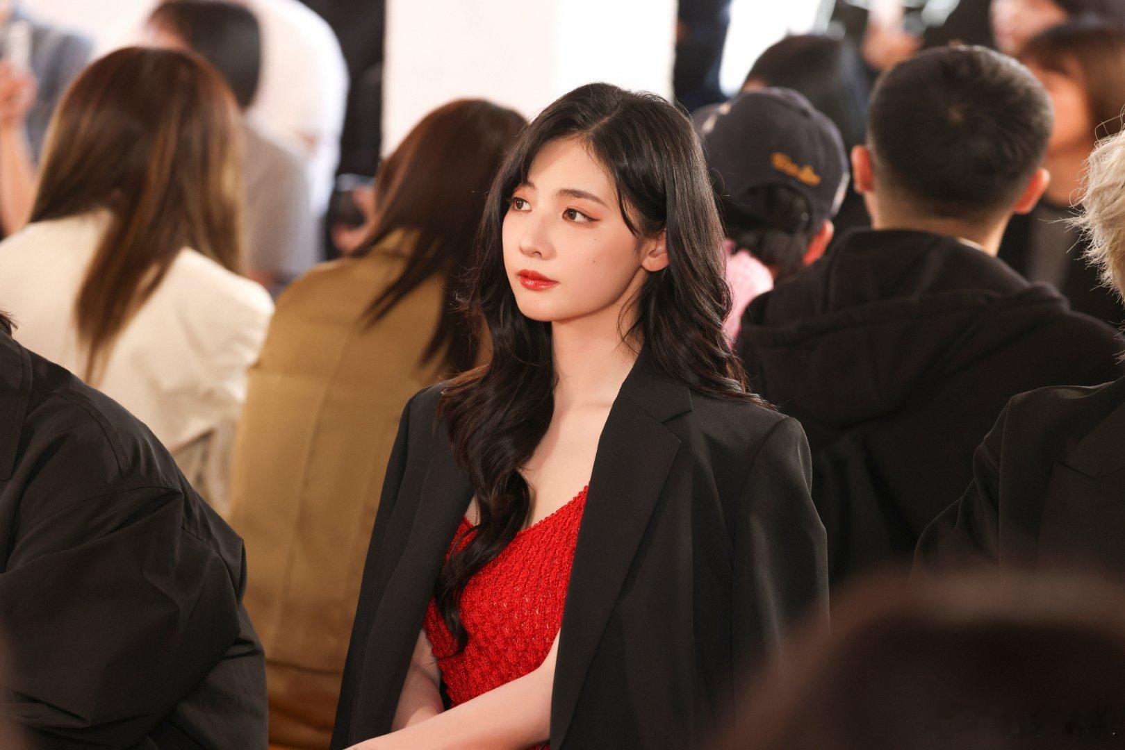#硬糖少女303##赵粤# 今日份糖妹新鲜物料赵粤工作室更新分享活动定妆照从曝光