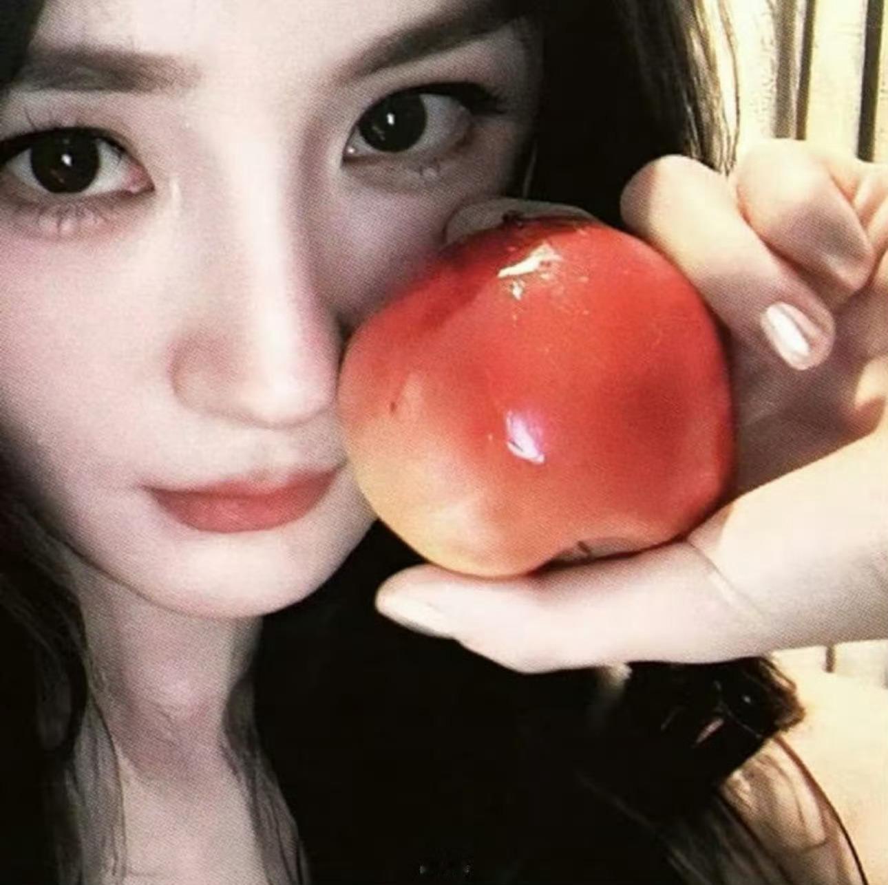 【杨幂】这太美了杨幂回家啦对镜比耶自拍 ​​​
