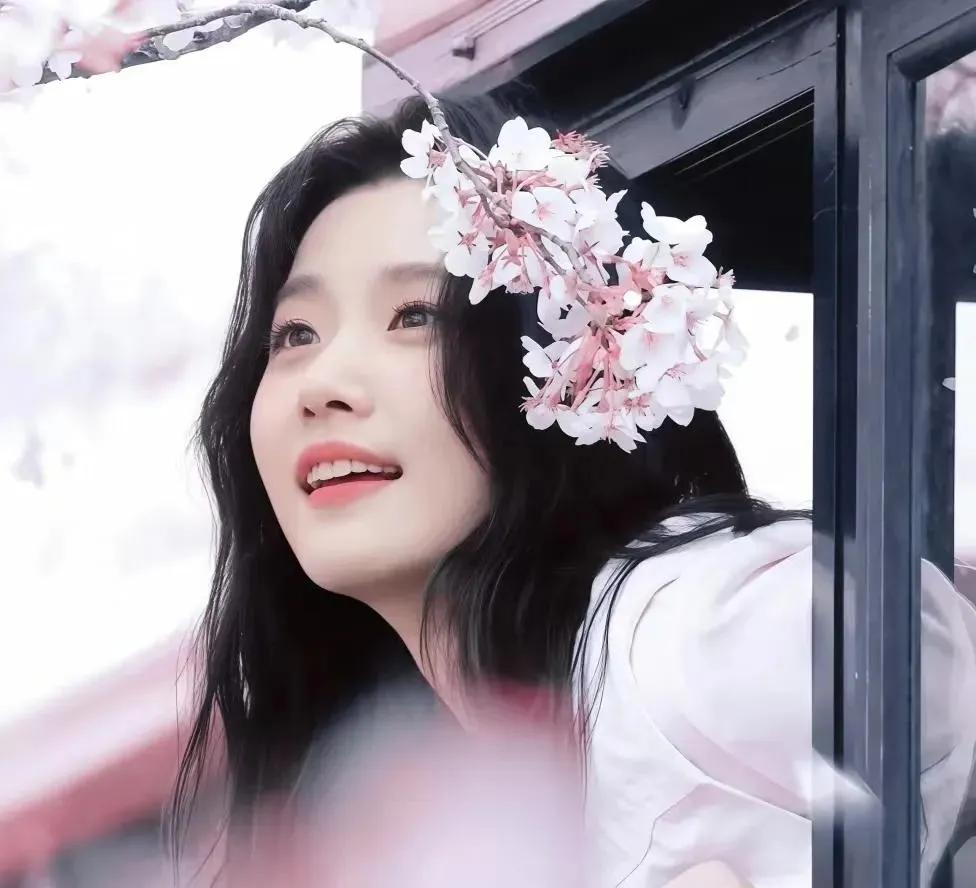 分享相册里最美的花远看是人，近看是鲜花配人卢昱晓