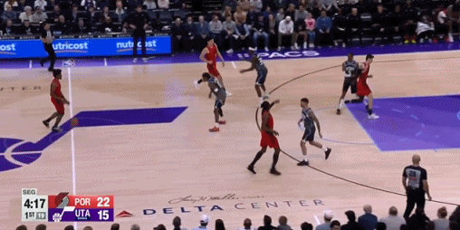 厉害！杨翰森逼得爵士用挑战了！
在今天NBA常规赛开拓者对阵爵士的第一节比赛中，