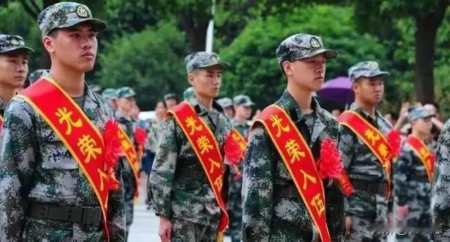 大学生当兵有哪些优势？
第一、保家卫国圆自己的军人梦；
第二、免试专升本或者考研