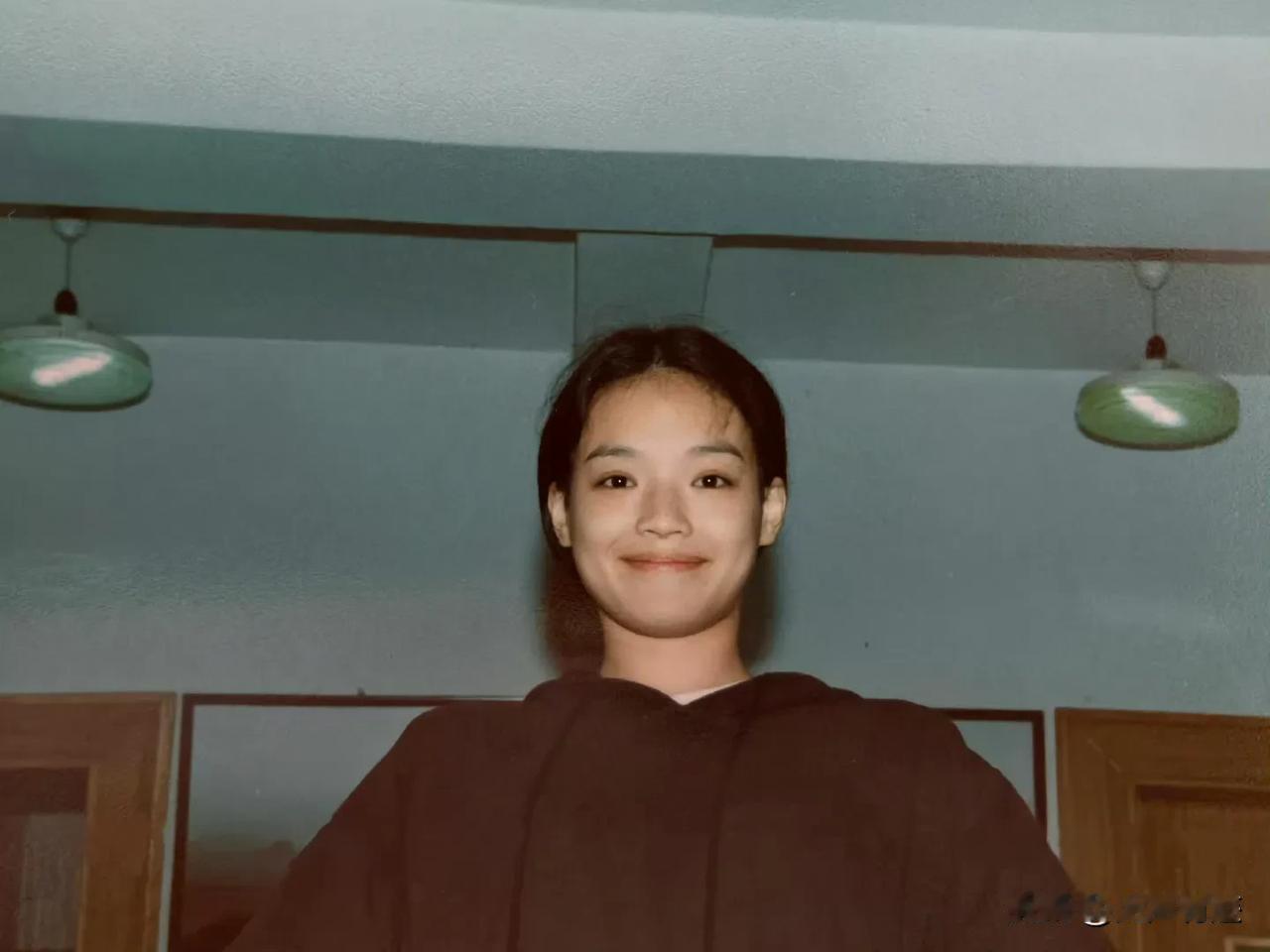 少女舒淇！

看完少女时代的舒淇的脸，再想想现在四五十的舒淇的脸，确实很抗老，而