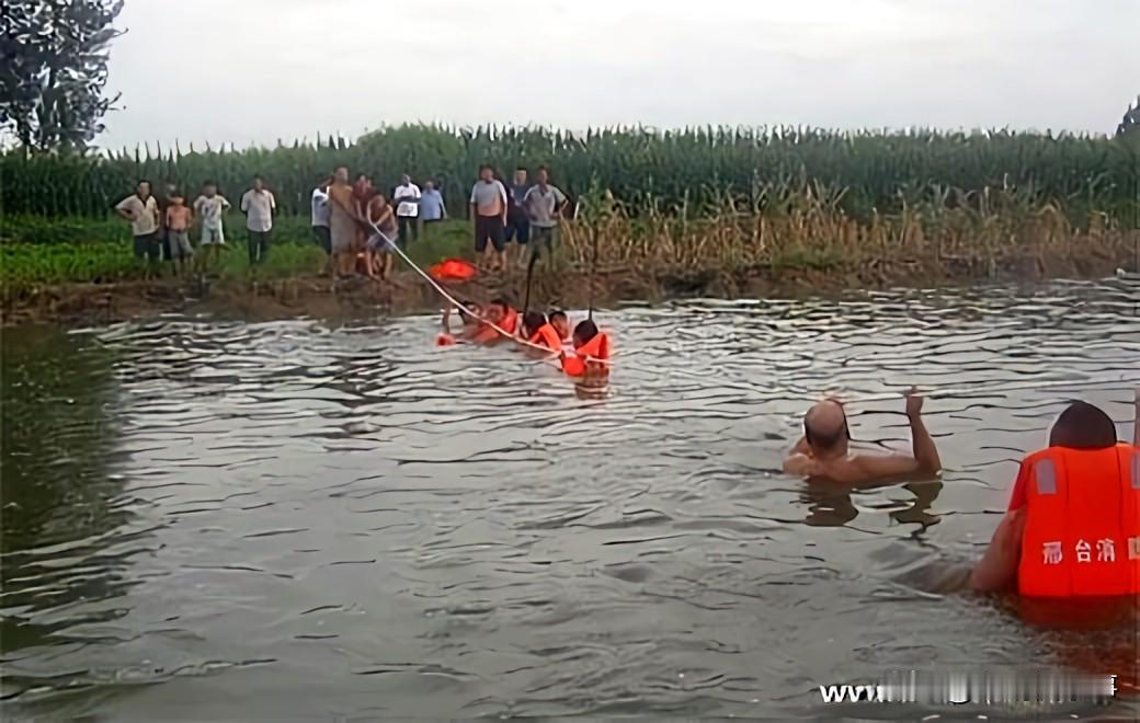 16 岁的花季年华，本该是在教室读书、和朋友嬉闹的年纪，可邢台一名女孩却已离家多