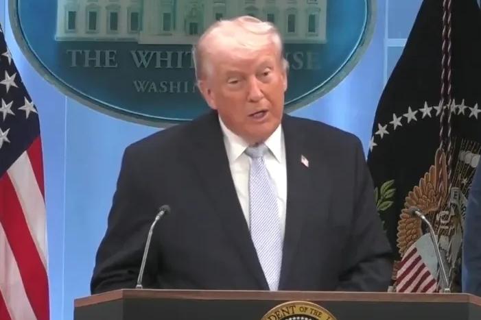 4月8日，特朗普在其社交媒体平台“真实社交”上发文:“美国将向任何为伊朗提供武器