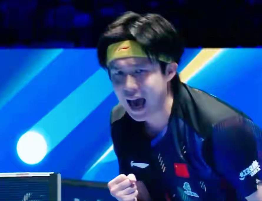 【澳门世界杯1/8决赛，国乒独苗对阵法国费利克斯】前四局打成二平，王楚钦摆短吃亏