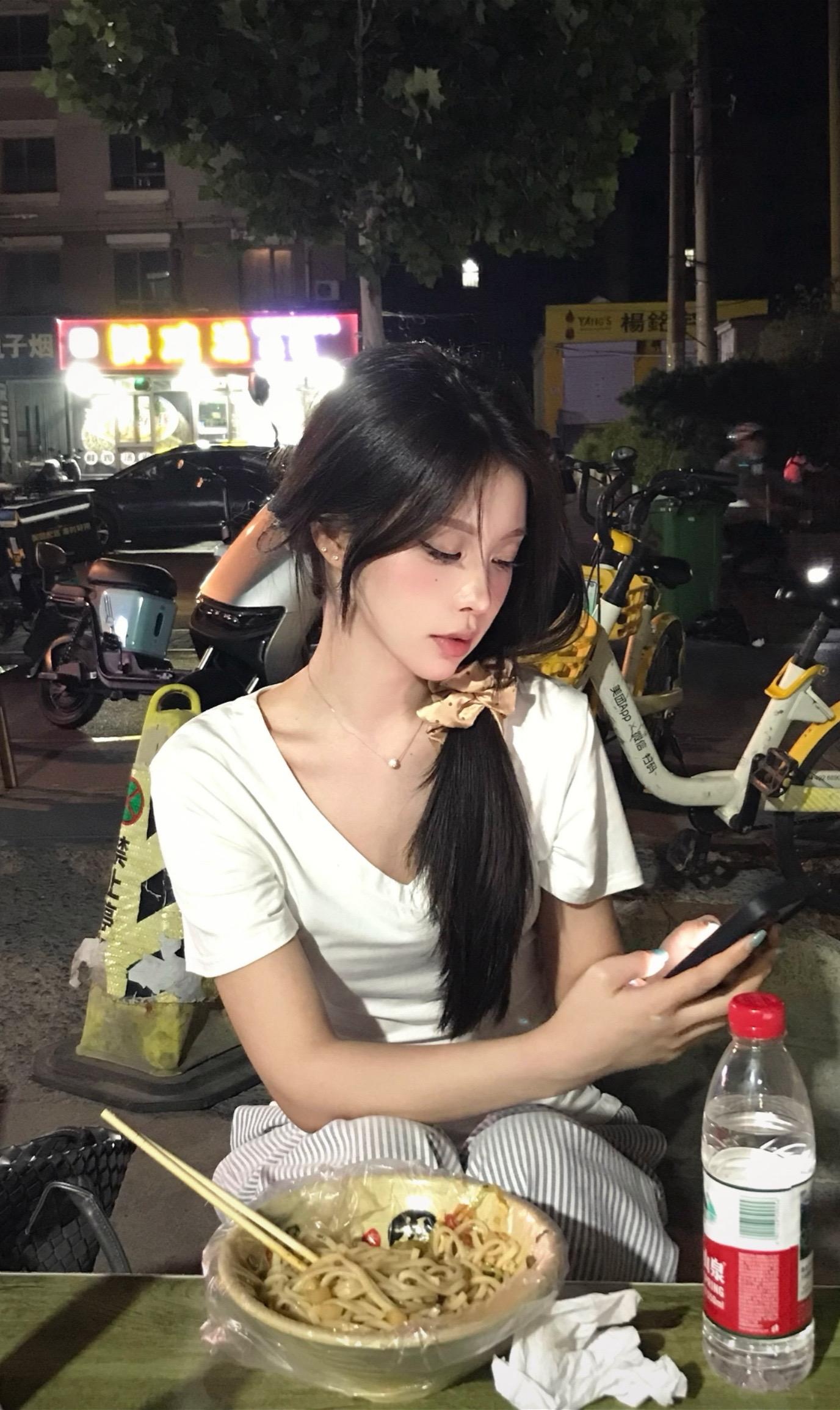 永远太远了  明天陪我吃饭吧