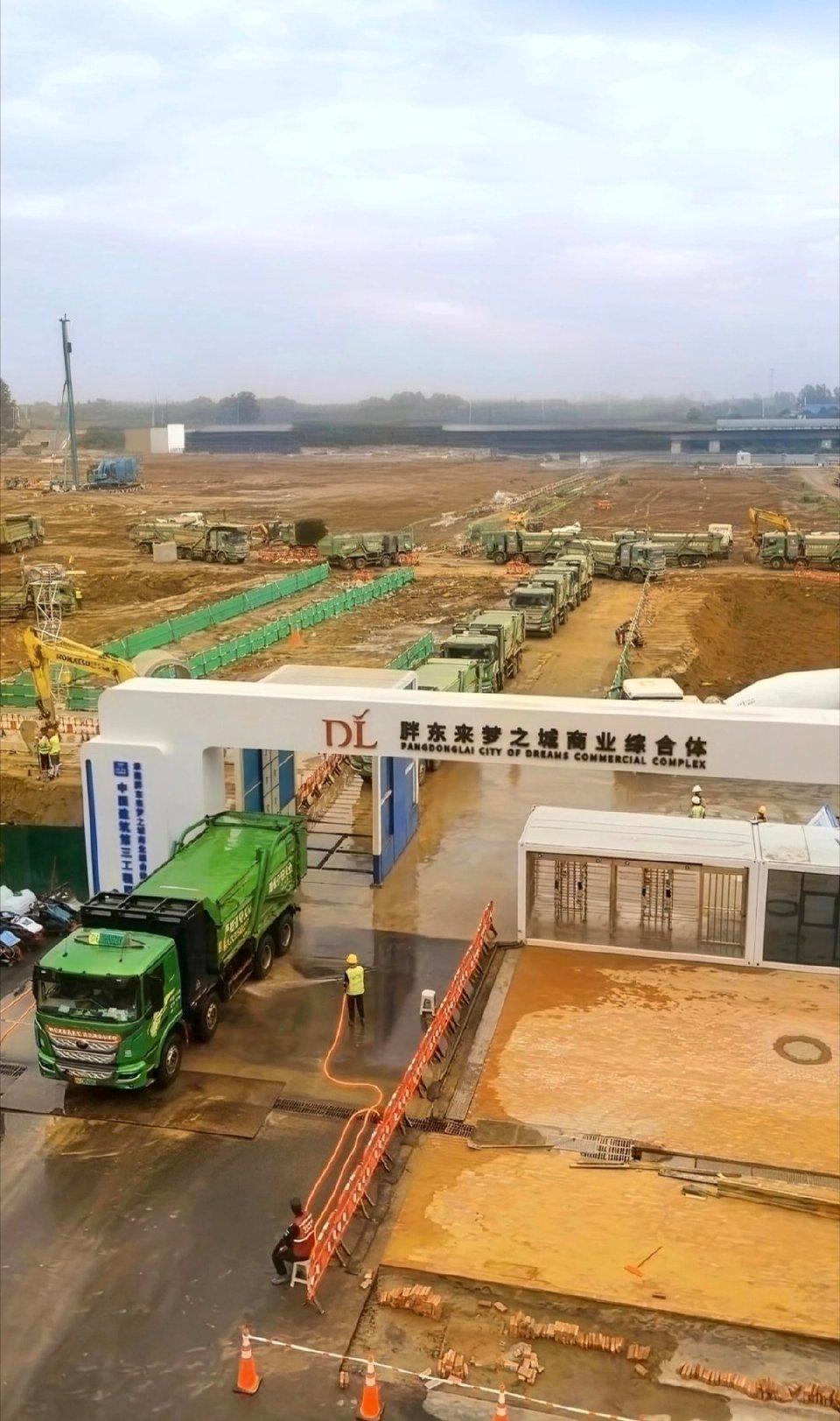 胖东来这次盖楼，
真把不少土木人看沉默了。
不是因为用了什么高科技，而是因为很多